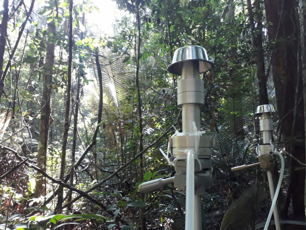 Probenahme-Setup für Bioaerosole nahe dem Waldboden