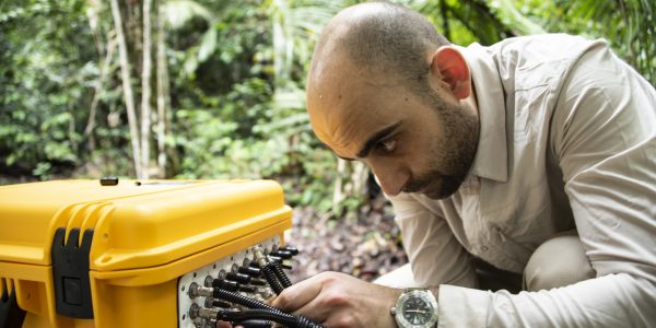 Giovanni Pugliese working on the soil flux measuring system in the Amazonian rainforest. 
© Dom Jack / MPI-C