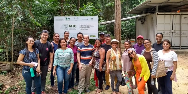 Teachers from near-by communities within the Uatumã Sustainable Development Reserve and representatives of the Secretary of Education of Presidente Figueiredo, the municipality to which these communities belong, visited ATTO.